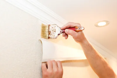 Pose de papier peint à Falga — revêtements muraux et toiles de verre